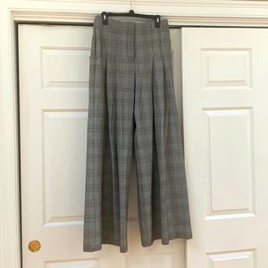NY&CO size 4 plaid palazzo pants. High waisted extremely wide and fun. Grey/red